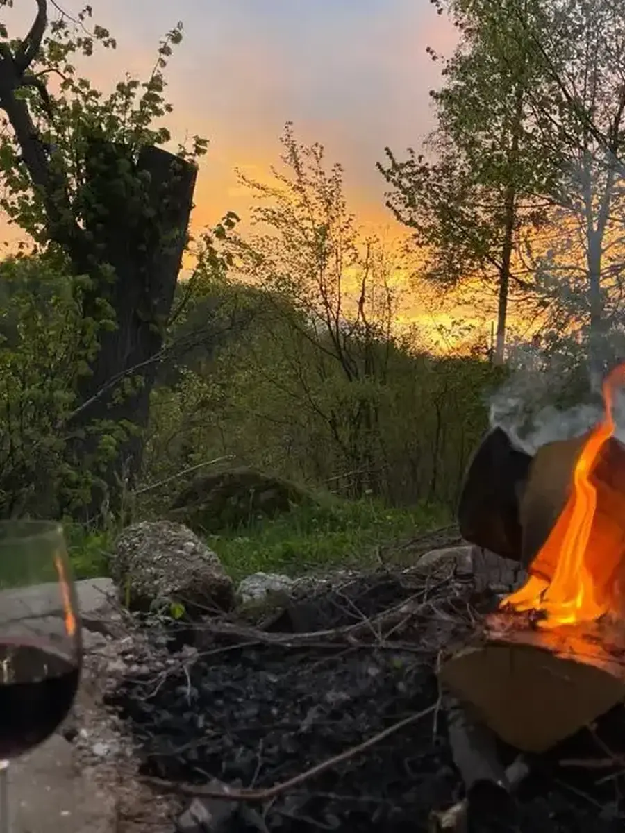 Ognisko o zachodzie słońca